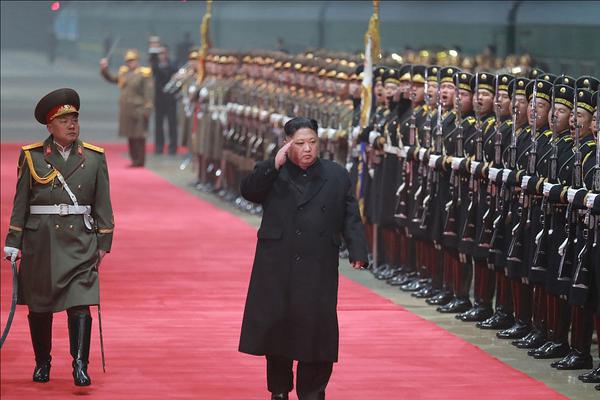 余{承}东.笑而不语！苹果18寸折叠屏ipad又跳票至2029年 华为真技术领先了