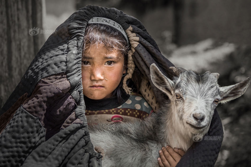 无人‘车’重构快;递物流“毛细血管”